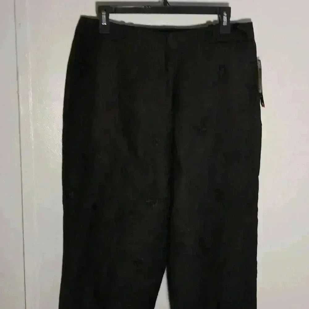 "BRIGGS NEW YORK" SZ 16 Ladies Black cropped pants Embroidered Black‎ Roses NWT